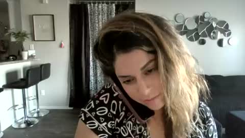 Snapshot of izcah_g chatting on August 5, 12:24 am Izcah online show from August 5, 12:24 am