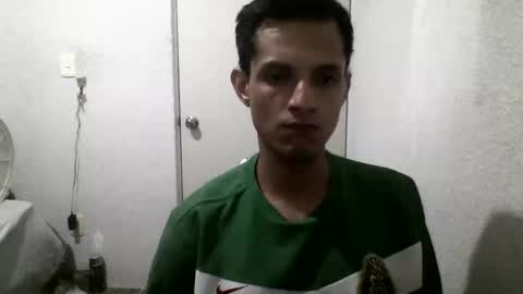 Snapshot of izmaelr chatting on April 9, 8:42 am Jonathan online show from April 9, 8:42 am