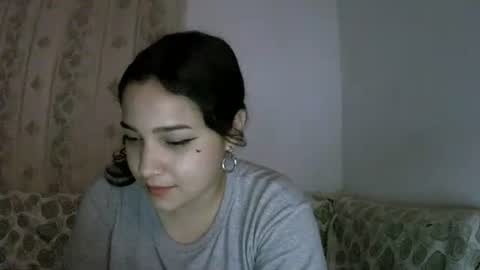 Snapshot of izzy_32 chatting on February 6, 7:12 am izzy_32 online show from February 6, 7:12 am