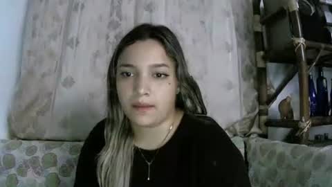 Snapshot of izzy_32 chatting on March 29, 6:57 am izzy_32 online show from March 29, 6:57 am