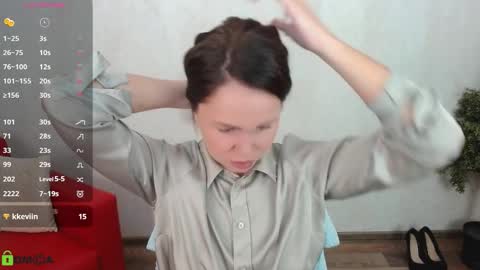 Queen of nylon  Victoria online show from October 15, 5:40 am