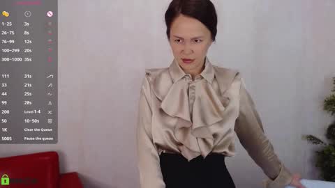 Queen of nylon  Victoria online show from January 11, 5:23 am