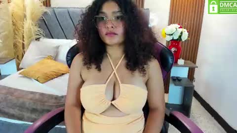 Snapshot of izzy_lux chatting on July 6, 3:03 pm Isa online show from July 6, 3:03 pm