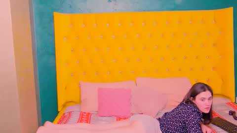 izzymonroey online show from January 18, 1:04 pm