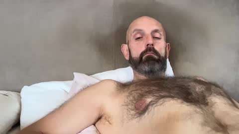 izzysboytoy1 online show from February 28, 11:11 am