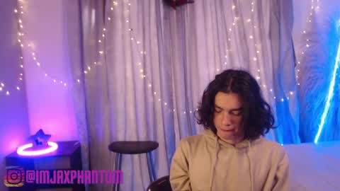 Snapshot of j_a_x_x_x_o_n chatting on December 3, 12:38 pm Hey im Jaxxxon check my info     online show from December 3, 12:38 pm