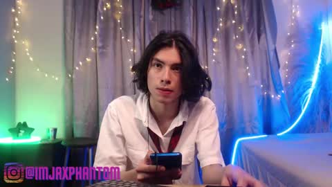 Snapshot of j_a_x_x_x_o_n chatting on December 5, 8:11 am Hey im Jaxxxon check my info     online show from December 5, 8:11 am