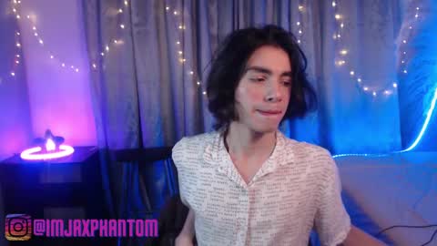 Snapshot of j_a_x_x_x_o_n chatting on December 9, 9:49 am Hey im Jaxxxon check my info     online show from December 9, 9:49 am