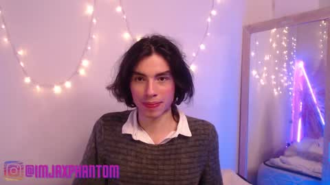 Snapshot of j_a_x_x_x_o_n chatting on December 13, 5:10 pm Hey im Jaxxxon check my info     online show from December 13, 5:10 pm