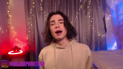 Snapshot of j_a_x_x_x_o_n chatting on February 18, 12:06 pm Hey im Jaxxxon check my info     online show from February 18, 12:06 pm