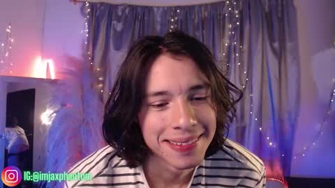 Snapshot of j_a_x_x_x_o_n chatting on September 19, 2:24 am Hey im Jaxxxon check my info     online show from September 19, 2:24 am