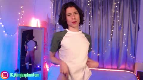 Snapshot of j_a_x_x_x_o_n chatting on September 23, 6:05 am Hey im Jaxxxon check my info     online show from September 23, 6:05 am