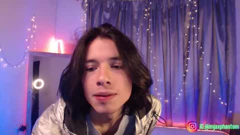 Snapshot of j_a_x_x_x_o_n chatting on September 25, 9:24 am Hey im Jaxxxon check my info     online show from September 25, 9:24 am
