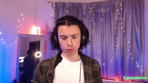 Snapshot of j_a_x_x_x_o_n chatting on September 26, 3:05 pm Hey im Jaxxxon check my info     online show from September 26, 3:05 pm