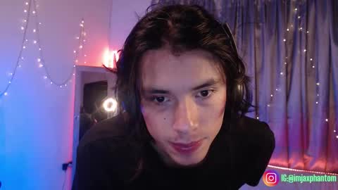 Snapshot of j_a_x_x_x_o_n chatting on October 16, 9:21 am Hey im Jaxxxon check my info     online show from October 16, 9:21 am