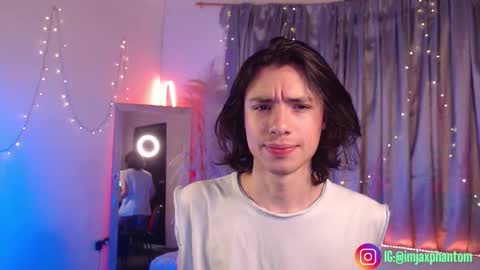 Snapshot of j_a_x_x_x_o_n chatting on October 25, 2:24 pm Hey im Jaxxxon check my info     online show from October 25, 2:24 pm
