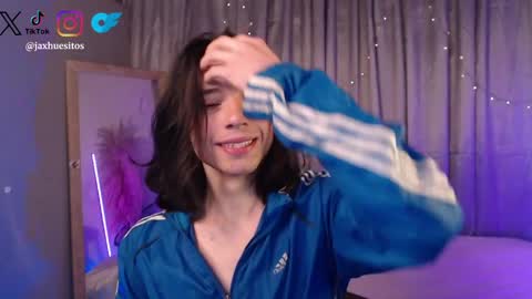 Snapshot of j_a_x_x_x_o_n chatting on April 9, 12:10 pm Hey im Jaxxxon check my info online show from April 9, 12:10 pm