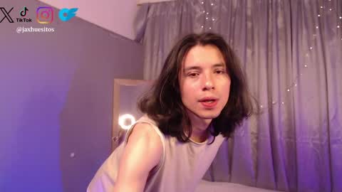 Snapshot of j_a_x_x_x_o_n chatting on April 16, 1:45 pm Hey im Jaxxxon check my info online show from April 16, 1:45 pm