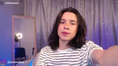 Snapshot of j_a_x_x_x_o_n chatting on April 21, 6:52 am Hey im Jaxxxon check my info online show from April 21, 6:52 am