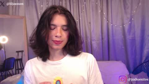 Snapshot of j_a_x_x_x_o_n chatting on April 27, 11:30 am Hey im Jaxxxon check my info online show from April 27, 11:30 am