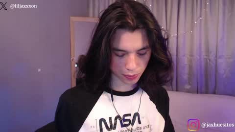 Snapshot of j_a_x_x_x_o_n chatting on April 28, 11:59 am Hey im Jaxxxon check my info online show from April 28, 11:59 am