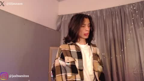 Snapshot of j_a_x_x_x_o_n chatting on April 30, 2:34 pm Hey im Jaxxxon check my info online show from April 30, 2:34 pm