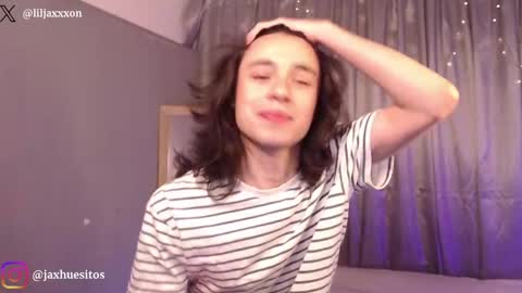 Snapshot of j_a_x_x_x_o_n chatting on May 4, 12:34 pm Hey im Jaxxxon check my info online show from May 4, 12:34 pm
