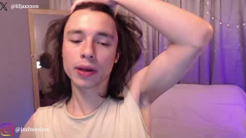 Snapshot of j_a_x_x_x_o_n chatting on May 5, 12:24 pm Hey im Jaxxxon check my info online show from May 5, 12:24 pm