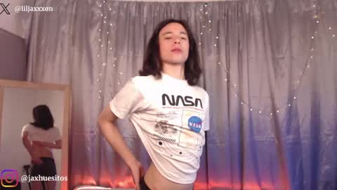 Snapshot of j_a_x_x_x_o_n chatting on May 9, 11:48 am Hey im Jaxxxon check my info online show from May 9, 11:48 am