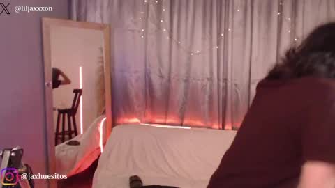 Snapshot of j_a_x_x_x_o_n chatting on May 11, 12:22 pm Hey im Jaxxxon check my info online show from May 11, 12:22 pm