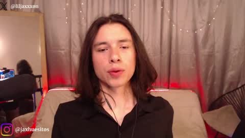 Snapshot of j_a_x_x_x_o_n chatting on May 19, 12:33 pm Hey im Jaxxxon check my info online show from May 19, 12:33 pm