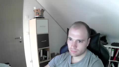 here4y online show from December 15, 11:25 am