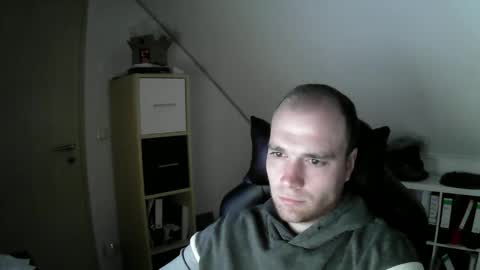 here4y online show from December 19, 9:38 am