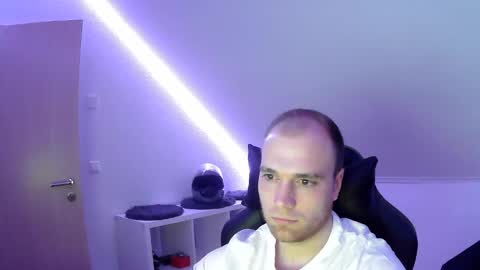 here4y online show from February 17, 7:20 pm