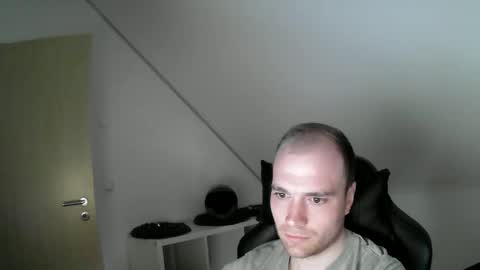 here4y online show from March 28, 7:08 am