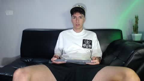 INDEPENDENT MODEL online show from December 6, 10:05 am