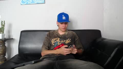 INDEPENDENT MODEL online show from January 1, 9:09 pm