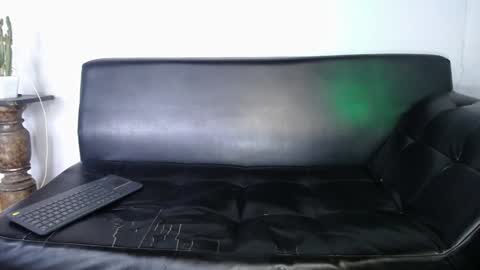 INDEPENDENT MODEL online show from January 3, 5:53 pm