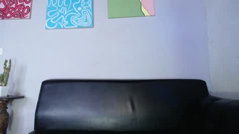 INDEPENDENT MODEL online show from January 9, 3:12 pm