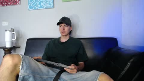 INDEPENDENT MODEL online show from January 14, 2:22 pm