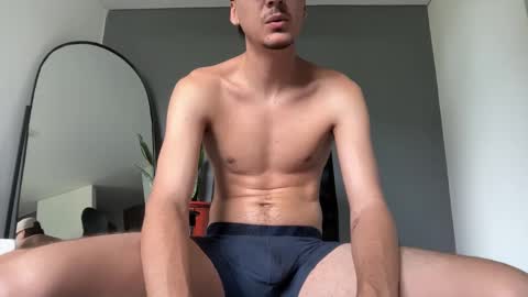 INDEPENDENT MODEL online show from October 25, 2:35 pm