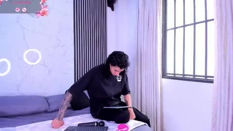 Snapshot of jackandrosse_ chatting on February 17, 2:02 pm Jack Rosse online show from February 17, 2:02 pm