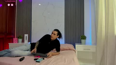 Snapshot of jackandrosse_ chatting on March 16, 3:38 pm Jack Rosse online show from March 16, 3:38 pm