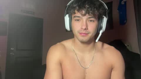 bigenoughtohug online show from February 15, 1:24 am