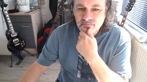 Jack independent model  online show from April 12, 12:21 pm