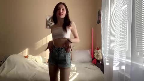 Lillian online show from March 29, 6:13 am