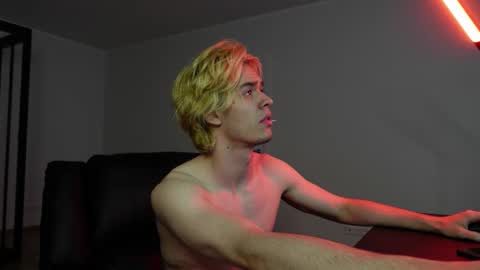 Snapshot of jacob_devon chatting on February 7, 7:01 am JACOB DEVON online show from February 7, 7:01 am