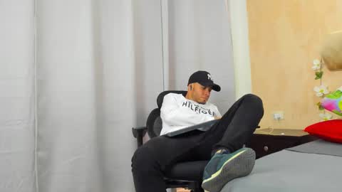 Jacob online show from February 4, 8:38 pm