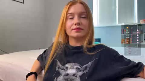 Snapshot of jacques_season chatting on September 17, 11:23 am Jacques  Emily  online show from September 17, 11:23 am