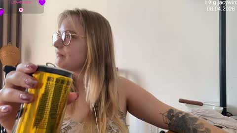 jacywinslat online show from April 6, 9:43 am